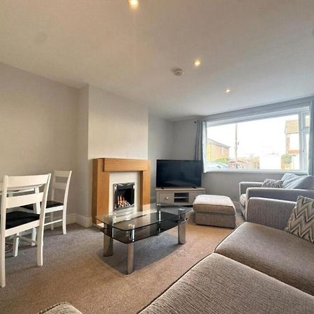 Cosy Brighouse 3 Bed House-Great For Contractors Apartamento Exterior foto