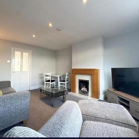 Cosy Brighouse 3 Bed House-Great For Contractors Apartamento Exterior foto