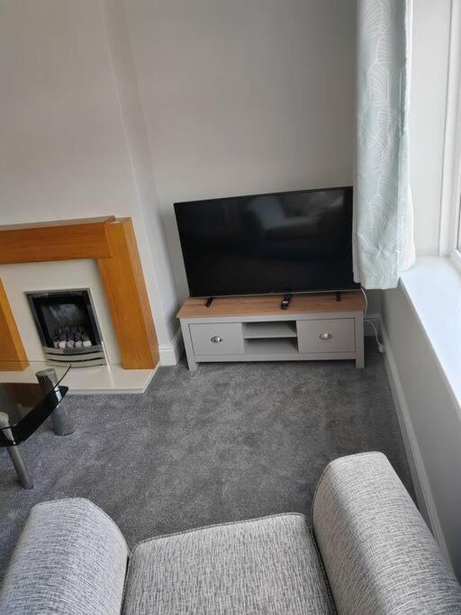 Cosy Brighouse 3 Bed House-Great For Contractors Apartamento Exterior foto