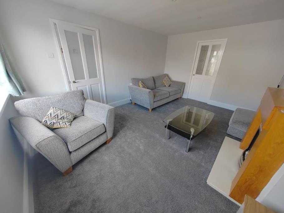 Cosy Brighouse 3 Bed House-Great For Contractors Apartamento Exterior foto