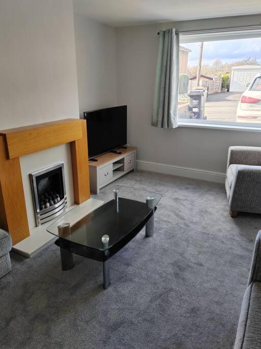 Cosy Brighouse 3 Bed House-Great For Contractors Apartamento Exterior foto