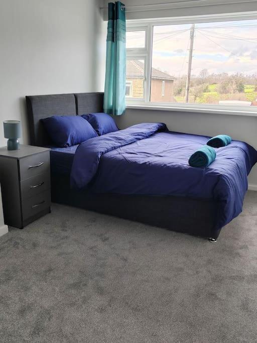 Cosy Brighouse 3 Bed House-Great For Contractors Apartamento Exterior foto