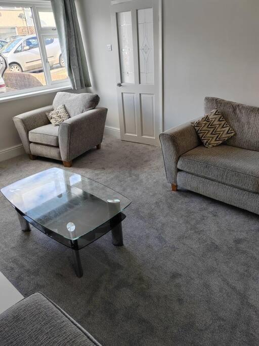 Cosy Brighouse 3 Bed House-Great For Contractors Apartamento Exterior foto