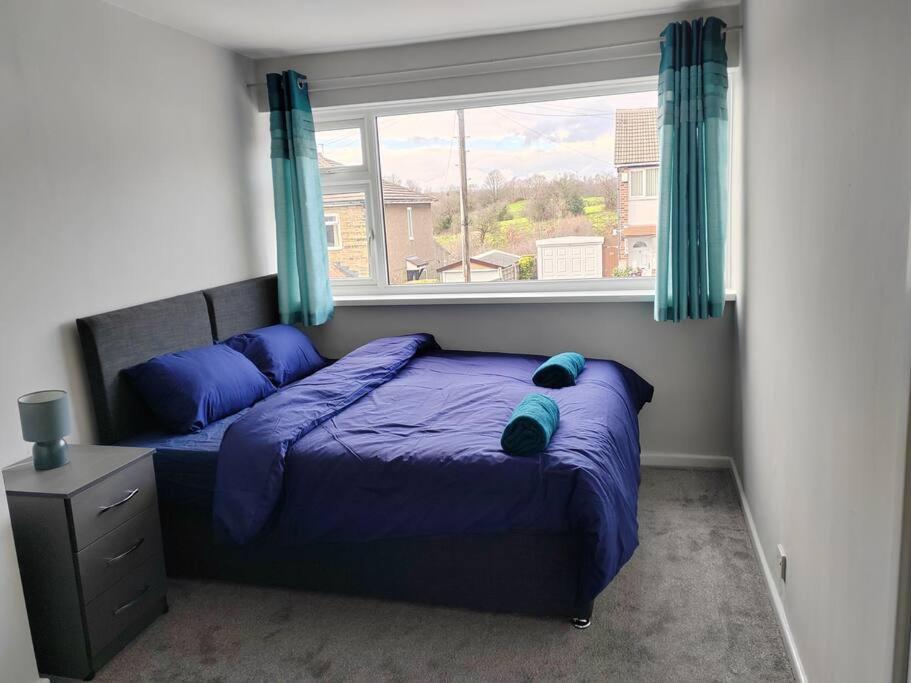 Cosy Brighouse 3 Bed House-Great For Contractors Apartamento Exterior foto
