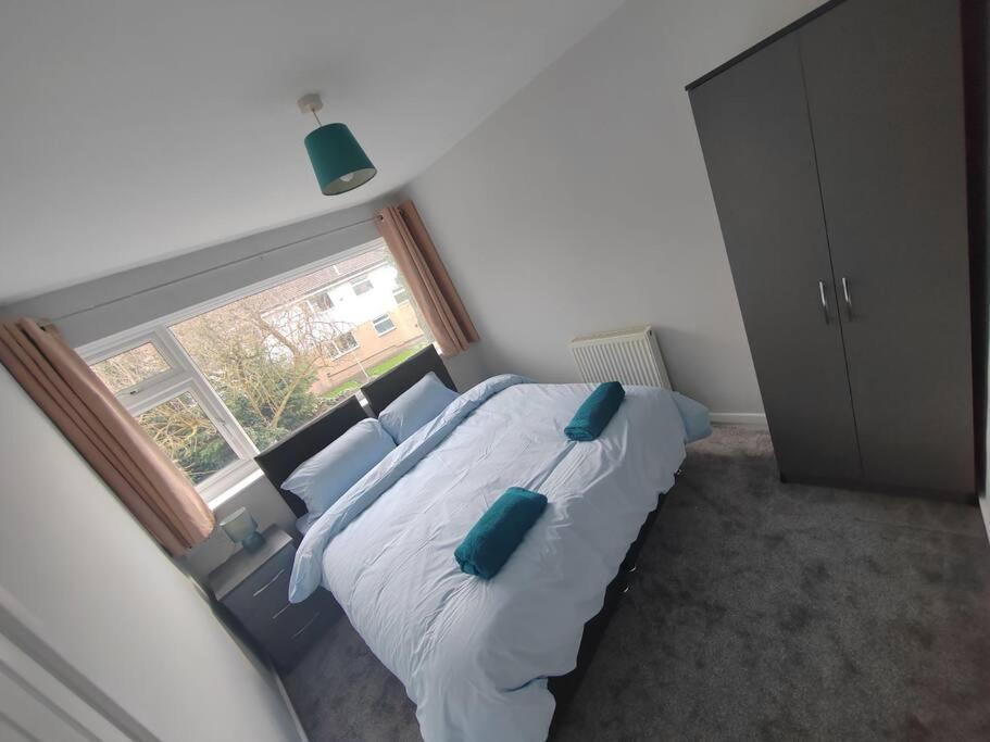 Cosy Brighouse 3 Bed House-Great For Contractors Apartamento Exterior foto