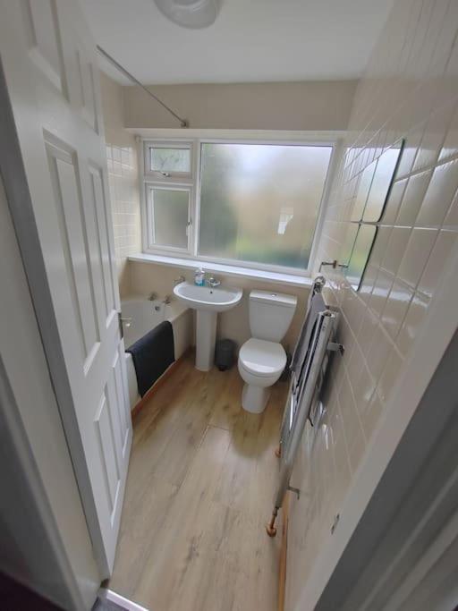 Cosy Brighouse 3 Bed House-Great For Contractors Apartamento Exterior foto