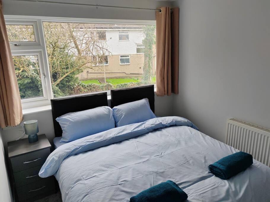 Cosy Brighouse 3 Bed House-Great For Contractors Apartamento Exterior foto