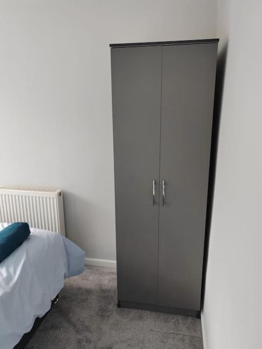 Cosy Brighouse 3 Bed House-Great For Contractors Apartamento Exterior foto