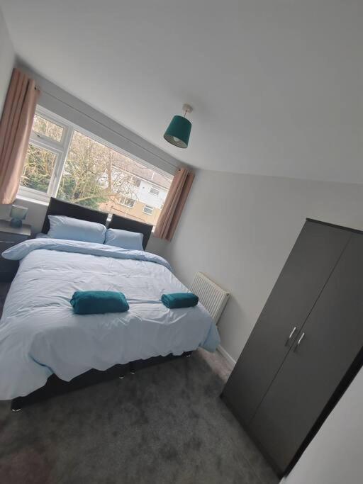 Cosy Brighouse 3 Bed House-Great For Contractors Apartamento Exterior foto