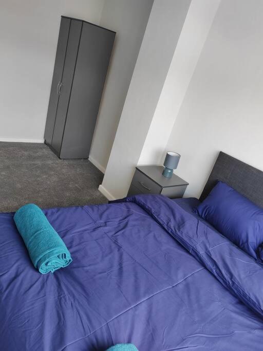 Cosy Brighouse 3 Bed House-Great For Contractors Apartamento Exterior foto