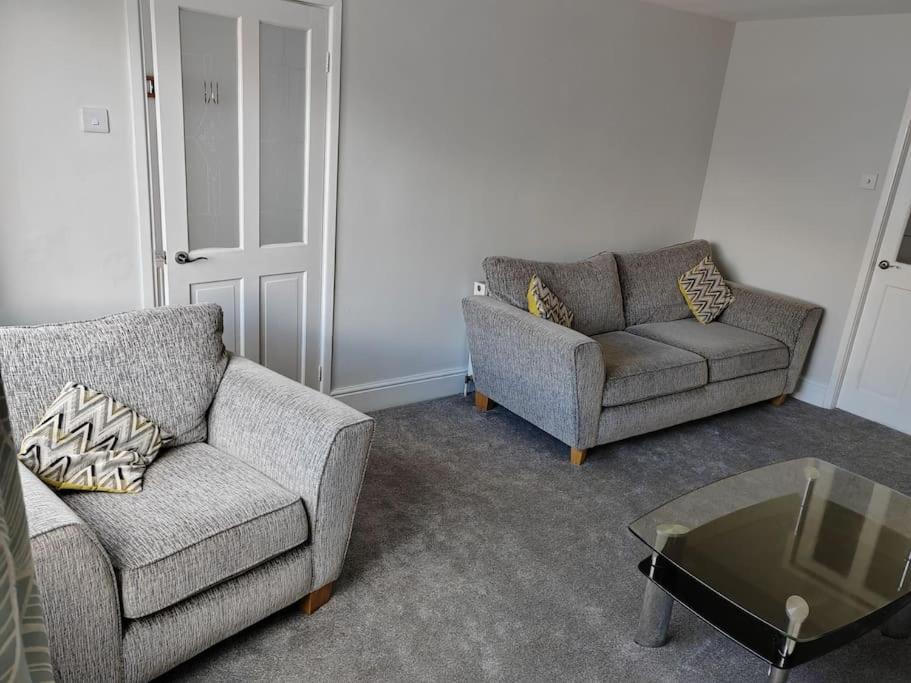 Cosy Brighouse 3 Bed House-Great For Contractors Apartamento Exterior foto