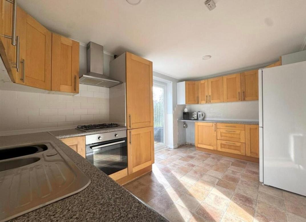 Cosy Brighouse 3 Bed House-Great For Contractors Apartamento Exterior foto