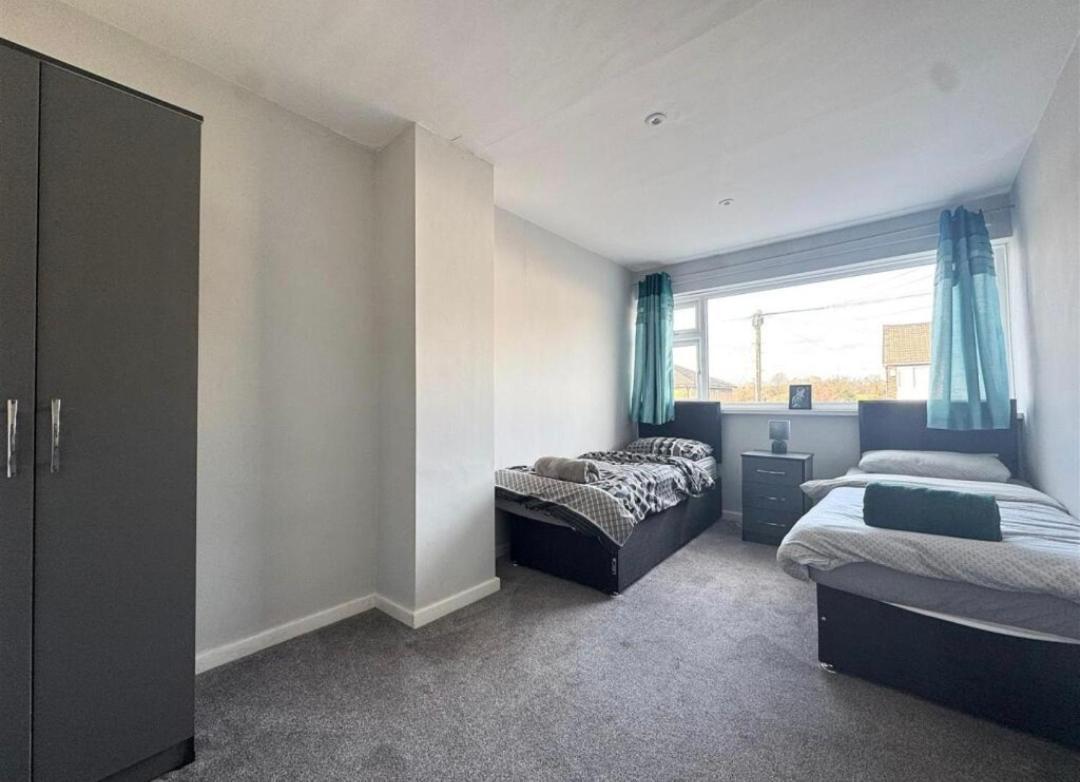 Cosy Brighouse 3 Bed House-Great For Contractors Apartamento Exterior foto